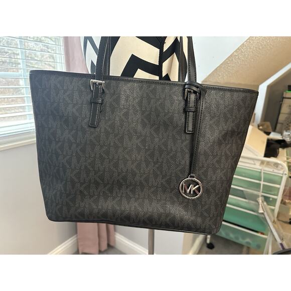 EUC MICHAEL KORS Jet Set Charm MK Signature Zip Tote TZ Bag 38F1CT9T3B Black - Picture 2 of 15